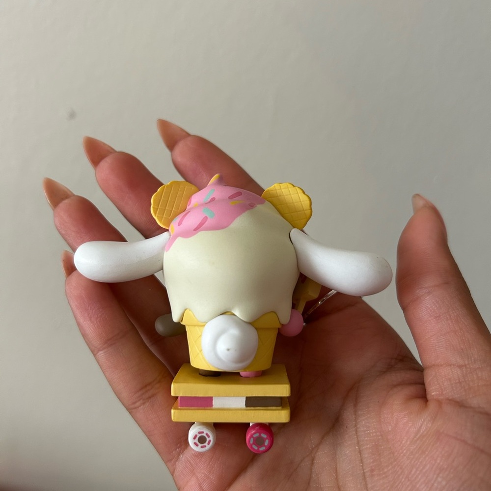 Cinnamoroll X Toki Doki Sweet Treats Figurine 🍦 ‘Teddy Freeze’- MINT W/ Sticker! - Picture 2 of 3